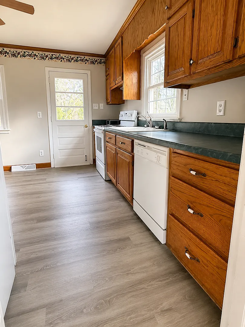 3 bed, one bath house in Mebane — Photo 4