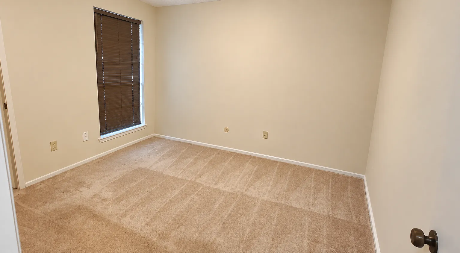 3 bed, 1321 sqft, $2,000 — Photo 3