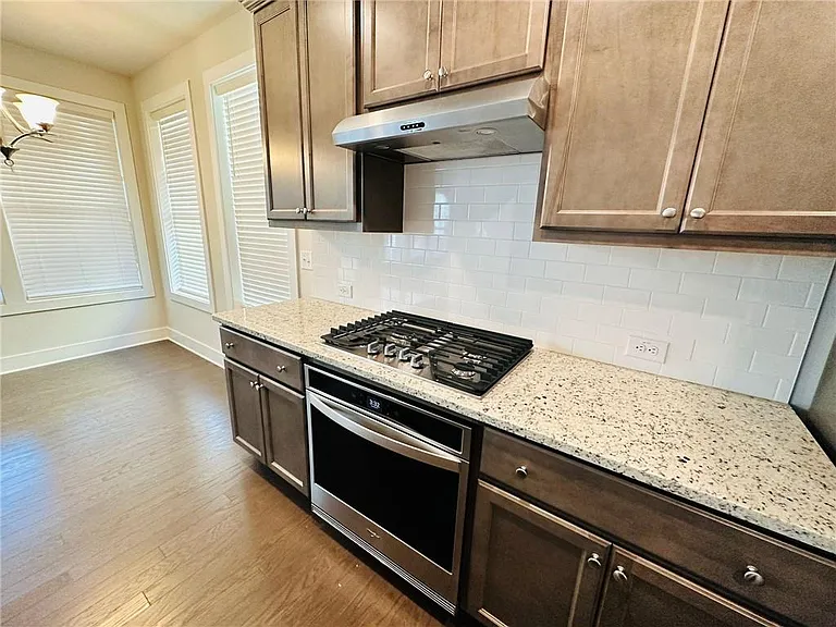 1252 Windmill Pkwy — Photo 9