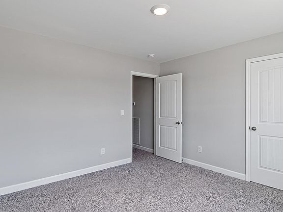 5th image of 265 Ivy Ln