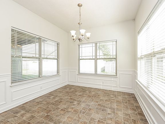 5th image of 3342 Cotswold Ln