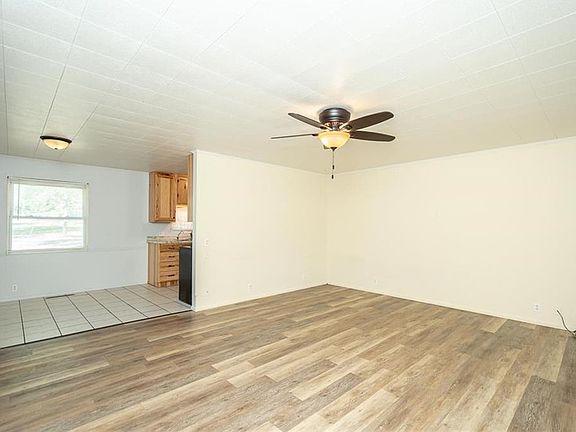 5th image of 309 Elm St
