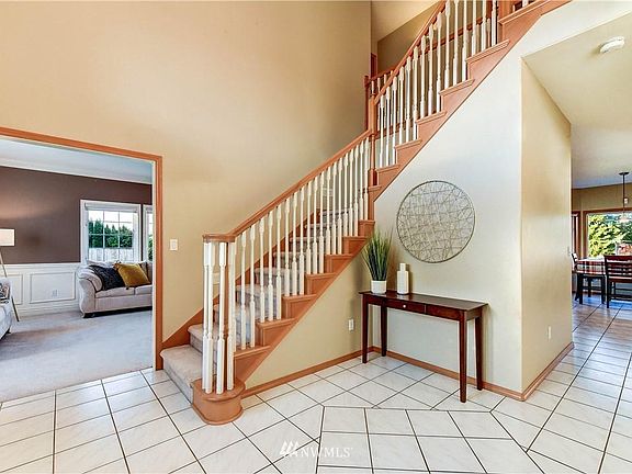 4th image of 107 101st Ave NE