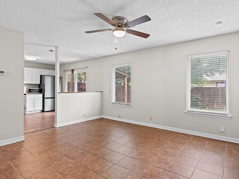 6822 Mountain Spring St — Photo 3