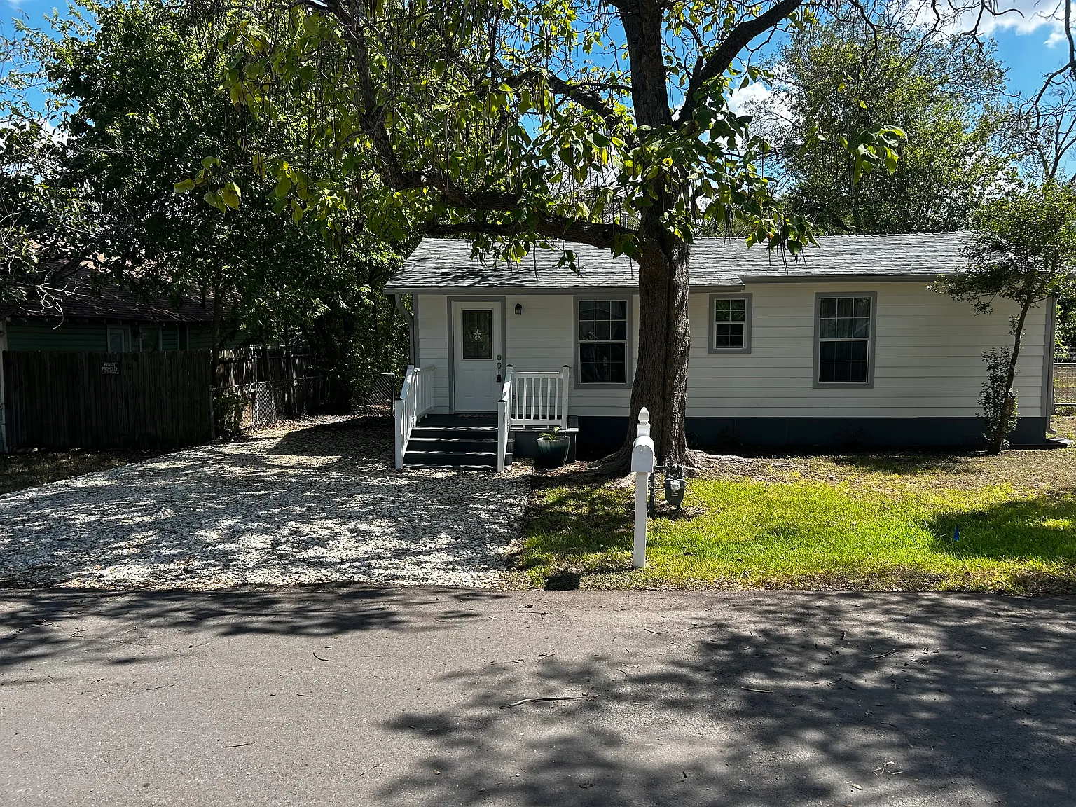 2 bed, 740 sqft, $1,400 — Photo 2