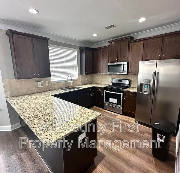 553 Sprayberry Dr — Photo 5