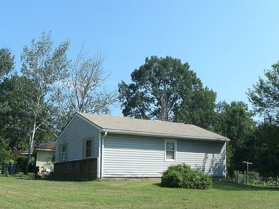 4th image of 411 Walton St
