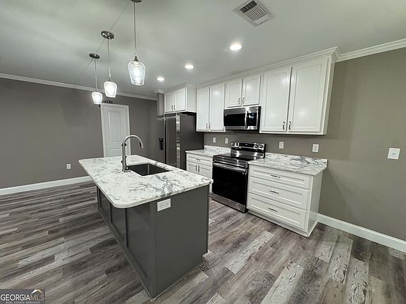 3rd image of 1034 Field St