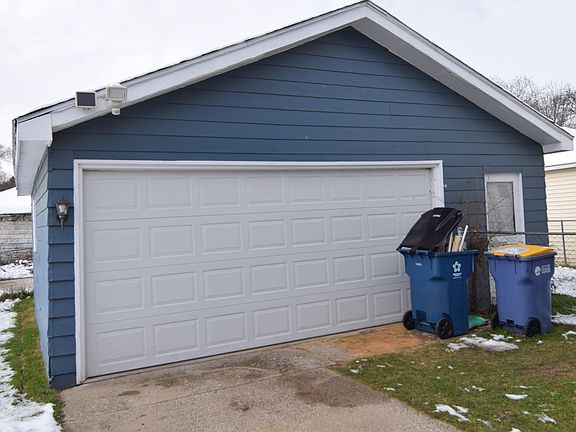 4th image of 1321 Tamarack Ave NW