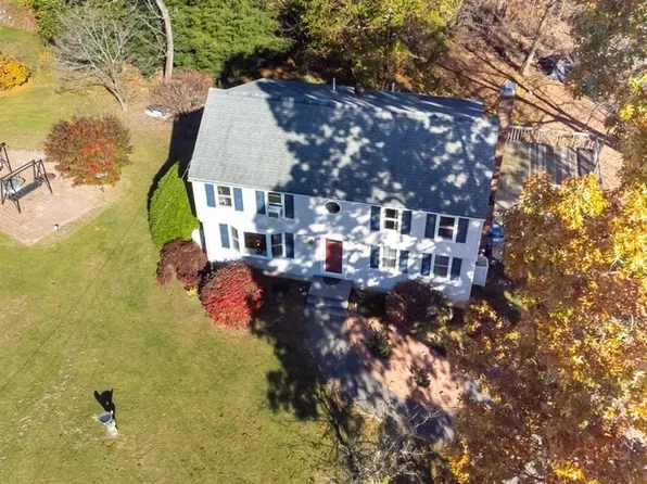 33 Summer St, Tyngsboro, MA 01879