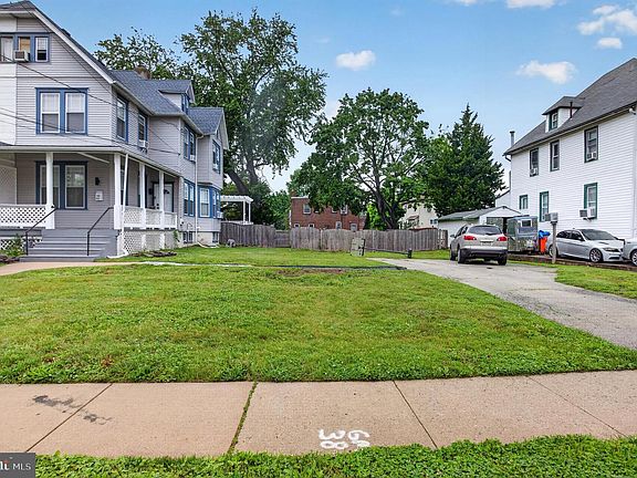 5th image of 825 Andrews Ave