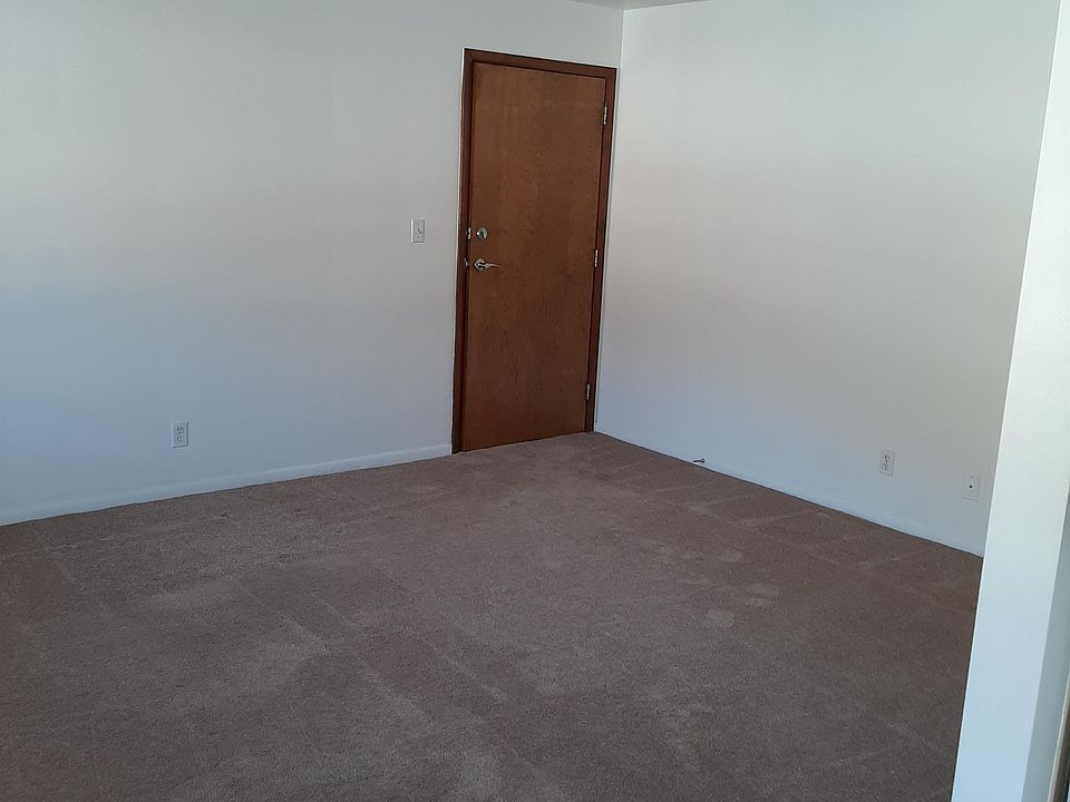 1st image of 143 Lynwood Mnr #5