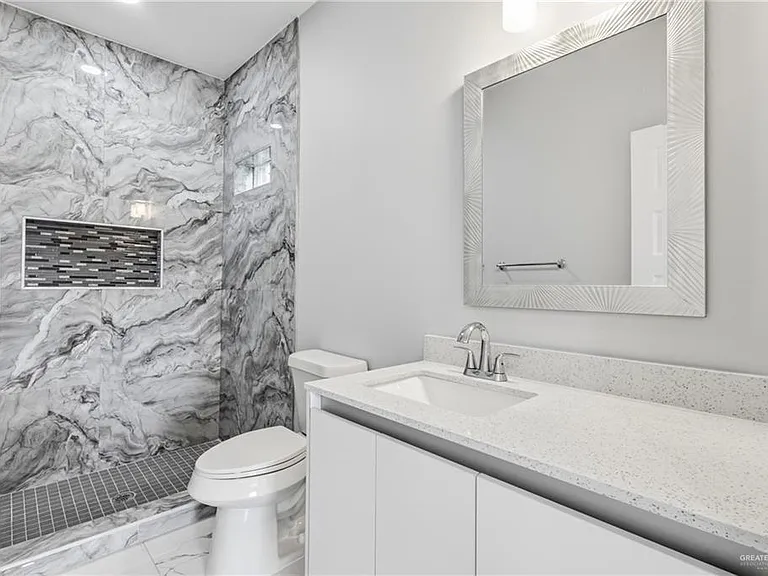907 S Diplomat Dr — Photo 10