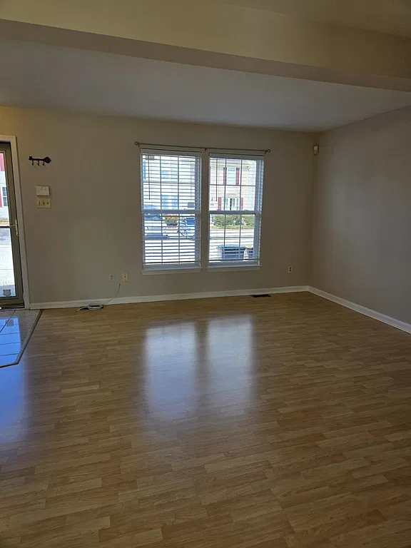 3 bed, 2.5 bath, 1850 sqft, $2,200 — Photo 4
