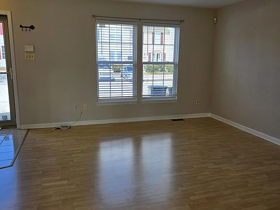 4th image of 216 Barrett Run Pl