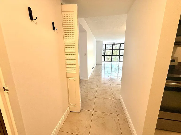 1000 Parkview Dr #316 — Photo 12