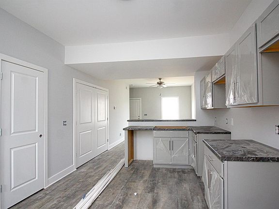 2nd image of 2001 Willow Dr #4