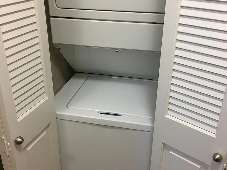Capitol Steps Apartments & Furnished Suites — Photo 27