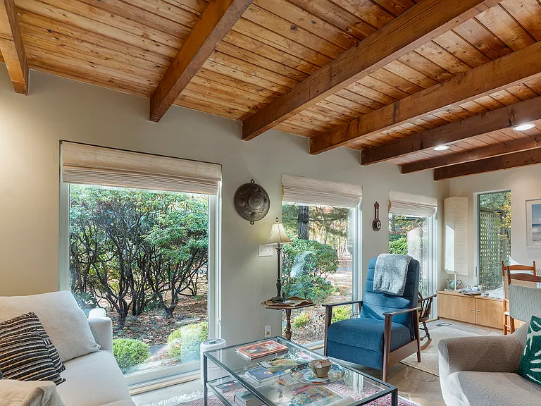 11 Chapel Ln — Photo 2