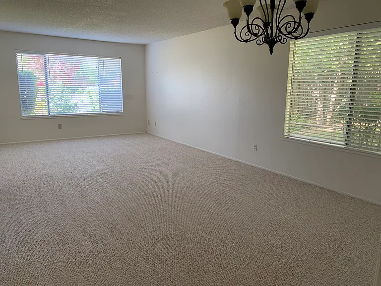 681 Rock Island Cir — Photo 8