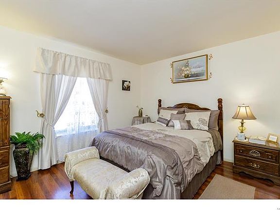 4th image of 4810 Parkton Pl