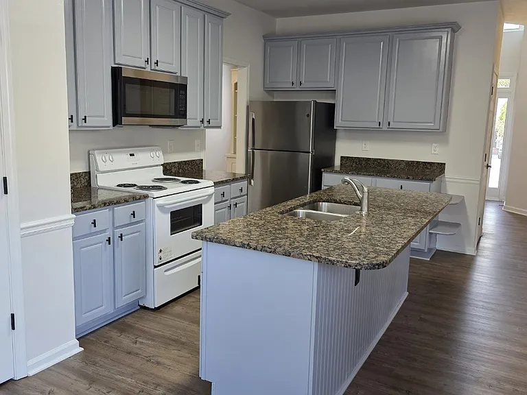 100 Silver Water Ct — Photo 7