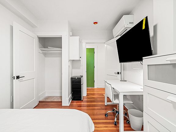3rd image of 18 Benedict St #2
