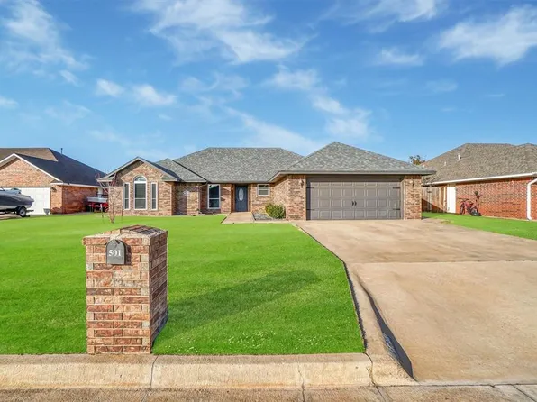 501 Peacock Cir, Altus, OK 73521