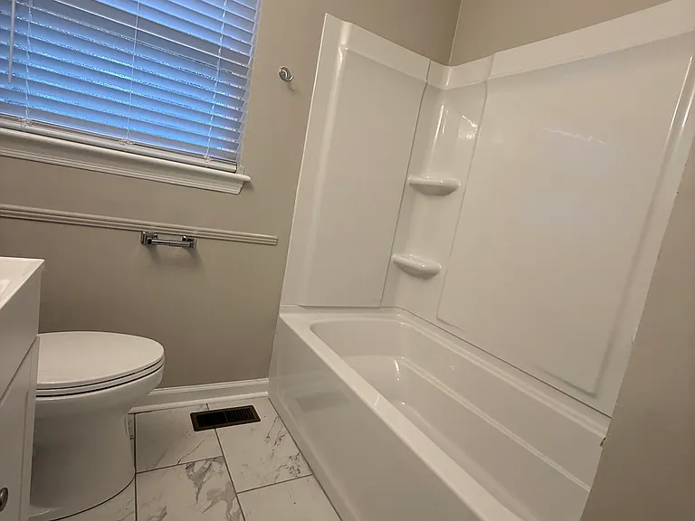 153 15th Ave NW — Photo 8