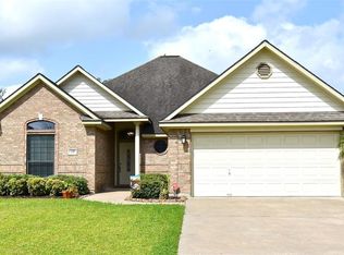 127 Corkwood St, Lake Jackson, TX 77566