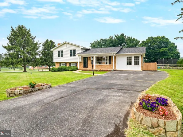 7902 Juniper Dr, Frederick, MD 21702