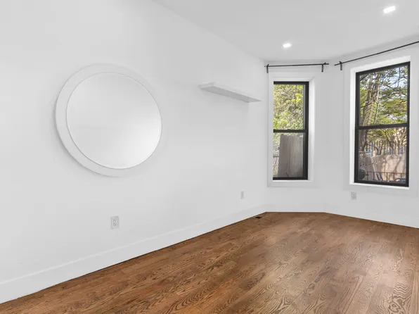 297 Hinsdale Street image 10 of 15