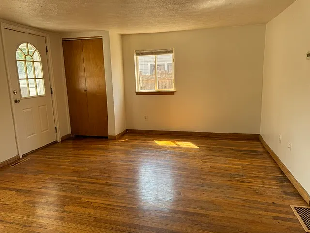 2 bed, 1200 sqft, $1,595 — Photo 3