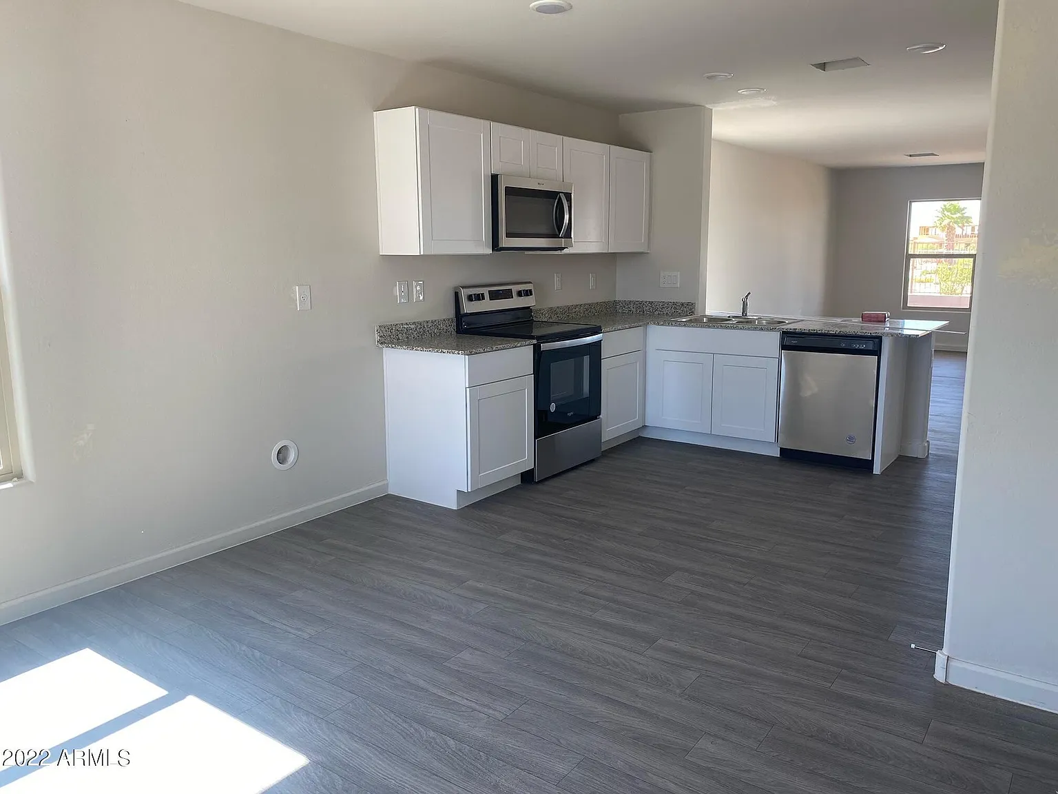 3 bed, 2.0 bath, 1785 sqft, $2,195 — Photo 2