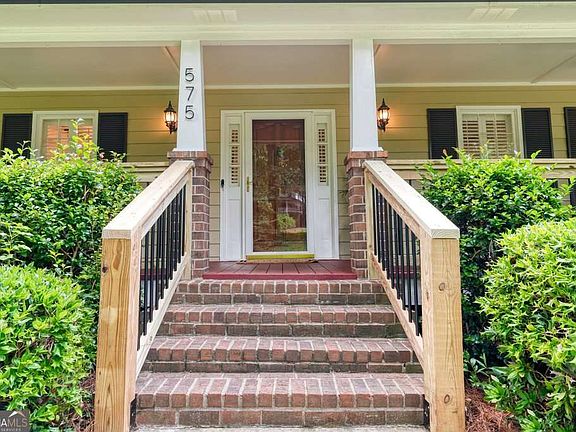 3rd image of 575 Teresa Ln