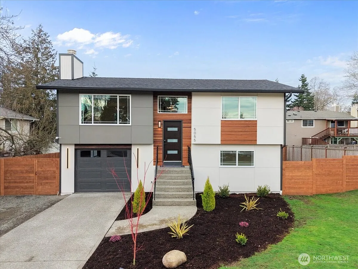 5055 W 33rd Court NE photo 1