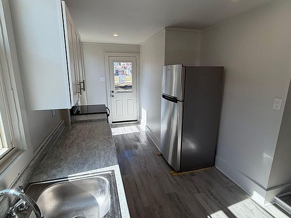 3rd image of 383 Mead St #1