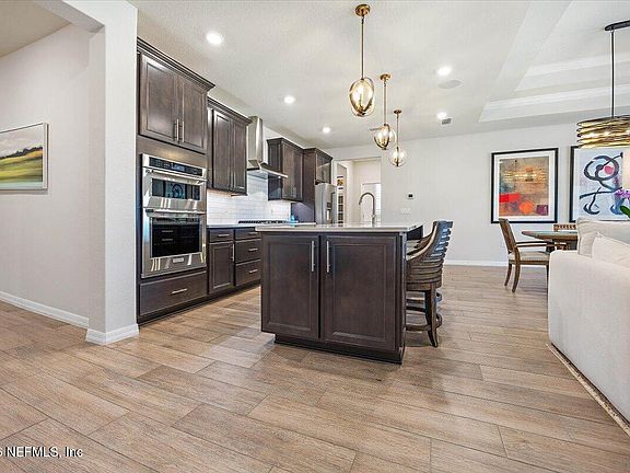 4th image of 212 SAND HARBOR Drive