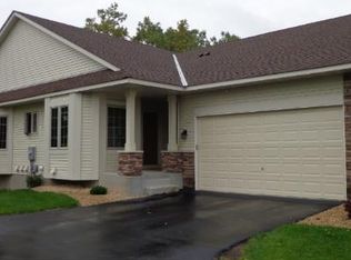 333 Summer Pl E, Maplewood, MN 55117