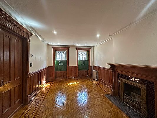 3rd image of 403 Park Pl #1