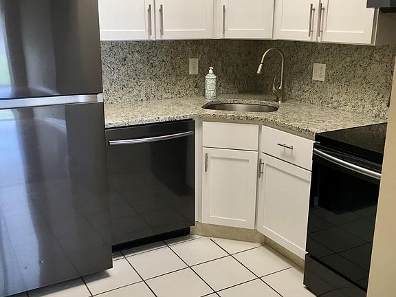 4th image of 86 E Howard St Unit 102