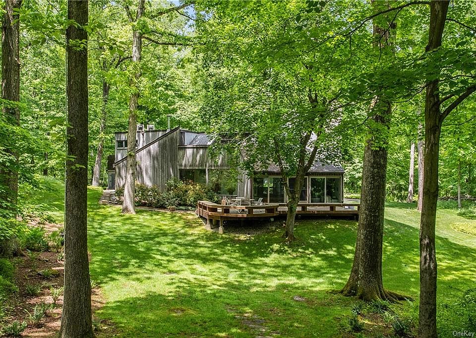 1st image of 101 Fox Ln