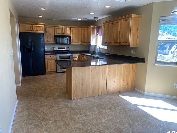 4th image of 83 Canterbury Cir