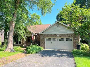 1775 Meadow Grove Pl, Saint Joseph, MI 49085