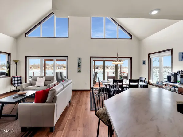 166 Brush Ln, Mercer, ND 58559