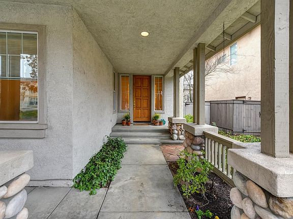 4th image of 161 Connor Cir