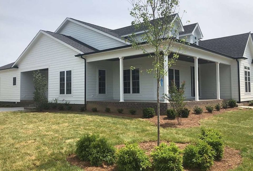 2nd image of 384 Parkhaven Ln