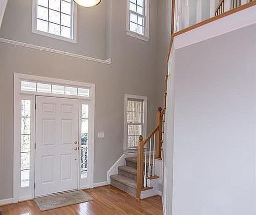Entrance hall, high ceilings