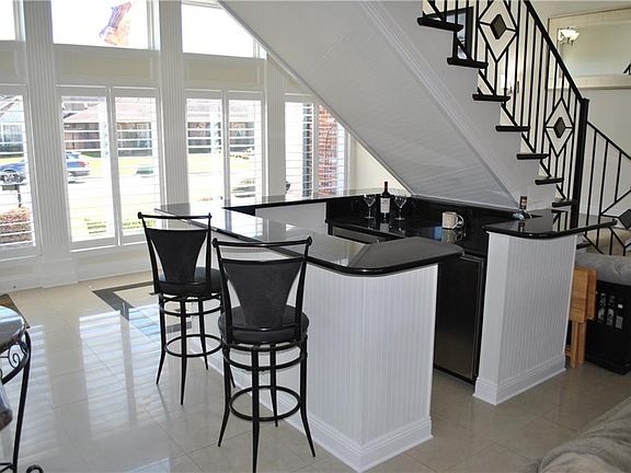 5th image of 10 Millwood Ct
