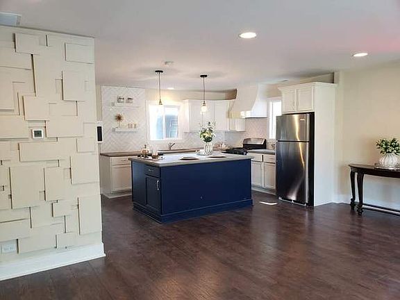4th image of 305 Blackhawk Dr